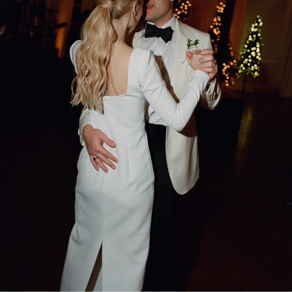 Carolina Herrera wedding dress. Size 0. Worn once. Mint condition.